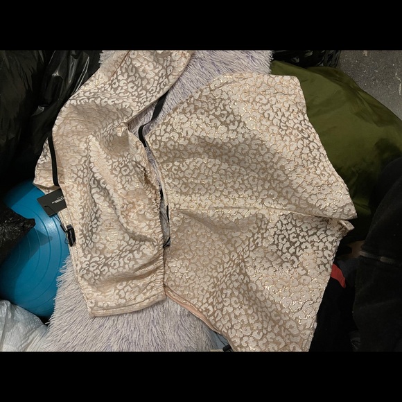 Two piece short set. - Picture 4 of 6